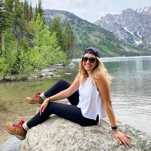 Meet your Posher, Olivia